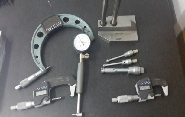 Measuring-Hand Device